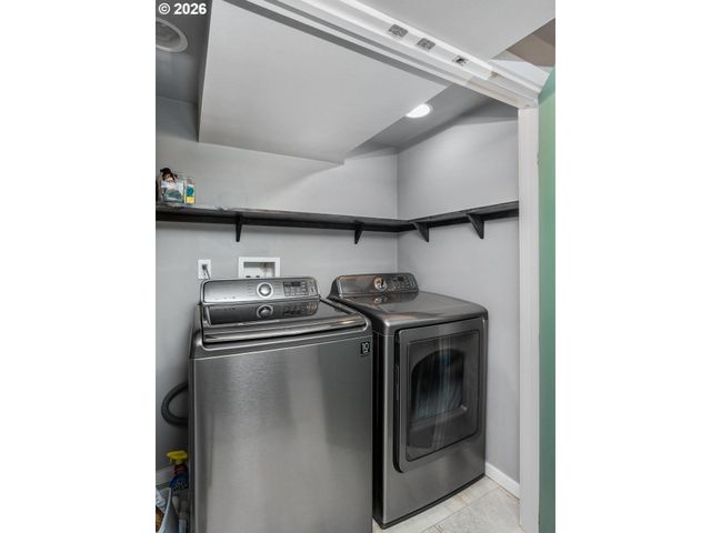 12420 Sw DOUGLAS St, Portland, OR 97225