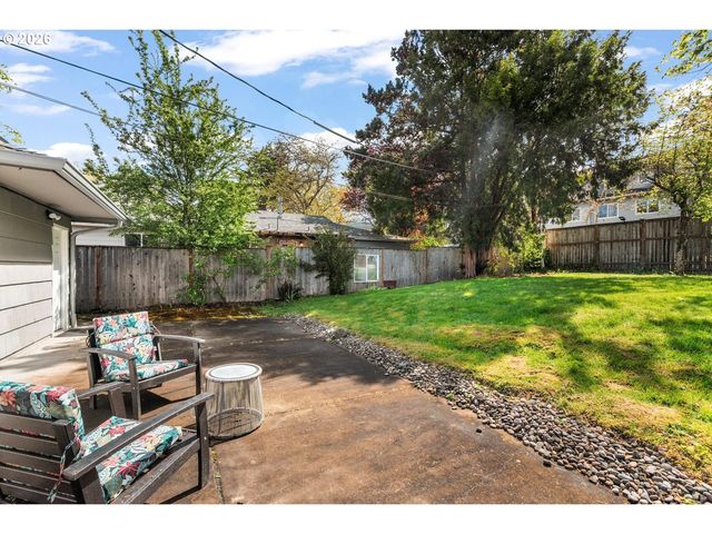 12420 Sw DOUGLAS St, Portland, OR 97225