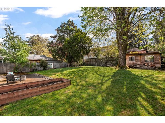 12420 Sw DOUGLAS St, Portland, OR 97225