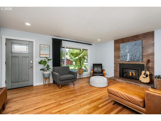 12420 Sw DOUGLAS St, Portland, OR 97225