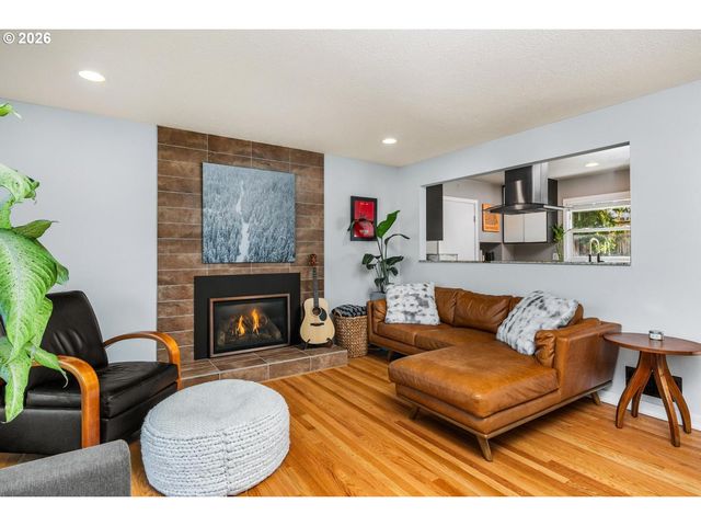 12420 Sw DOUGLAS St, Portland, OR 97225