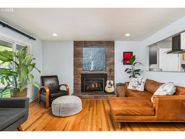 12420 Sw DOUGLAS St, Portland, OR 97225