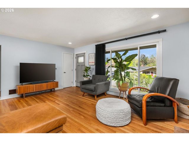 12420 Sw DOUGLAS St, Portland, OR 97225