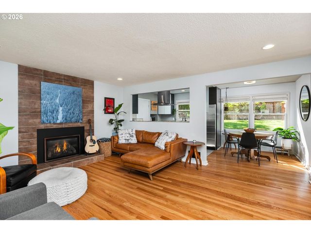 12420 Sw DOUGLAS St, Portland, OR 97225