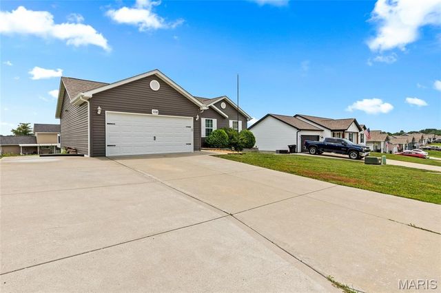 108 Linder Lane, Winfield, MO 63389