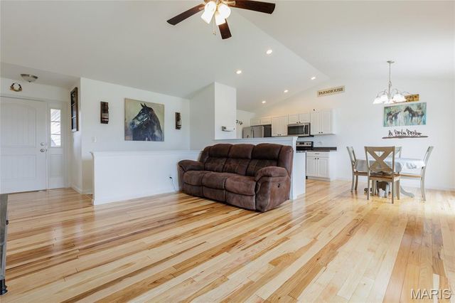 108 Linder Lane, Winfield, MO 63389