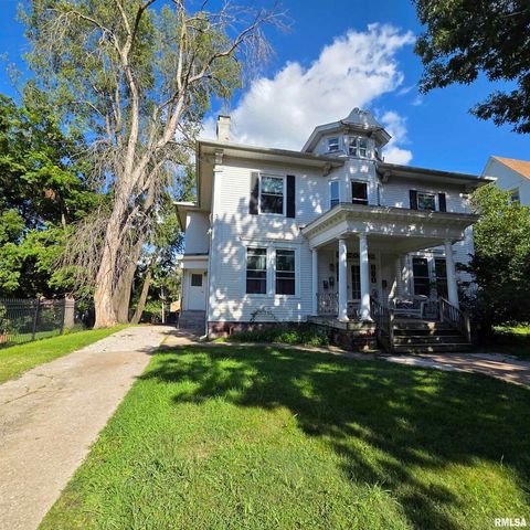 11 OAK Lane, Davenport, IA 52803
