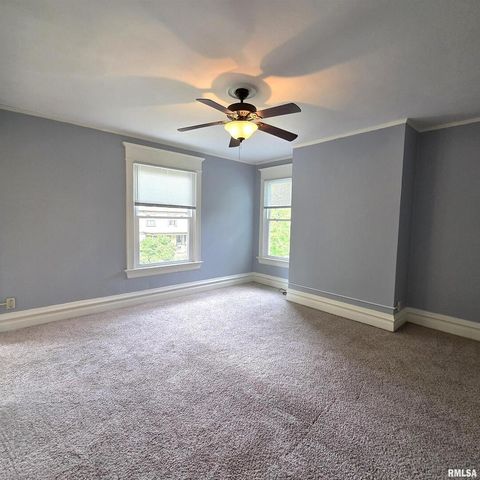 11 OAK Lane, Davenport, IA 52803