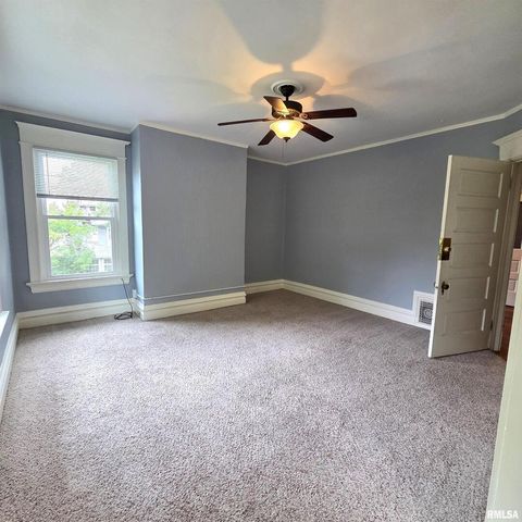 11 OAK Lane, Davenport, IA 52803