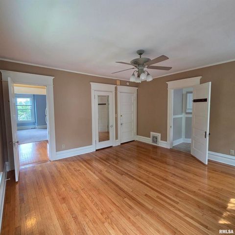 11 OAK Lane, Davenport, IA 52803