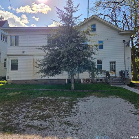 11 OAK Lane, Davenport, IA 52803