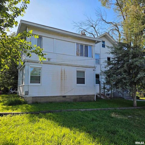 11 OAK Lane, Davenport, IA 52803