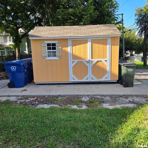 11 OAK Lane, Davenport, IA 52803