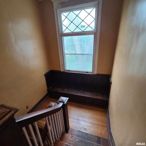 11 OAK Lane, Davenport, IA 52803