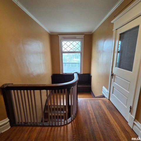 11 OAK Lane, Davenport, IA 52803