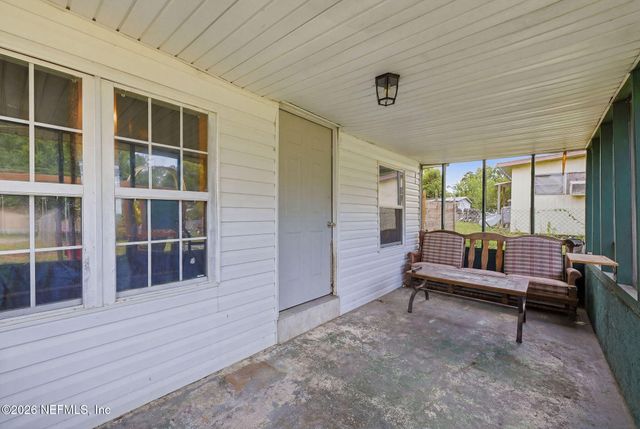 213 LAKE Lane, Crescent City, FL 32112
