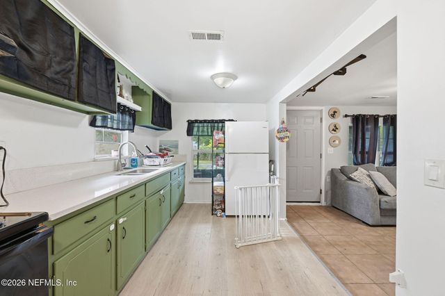 213 LAKE Lane, Crescent City, FL 32112