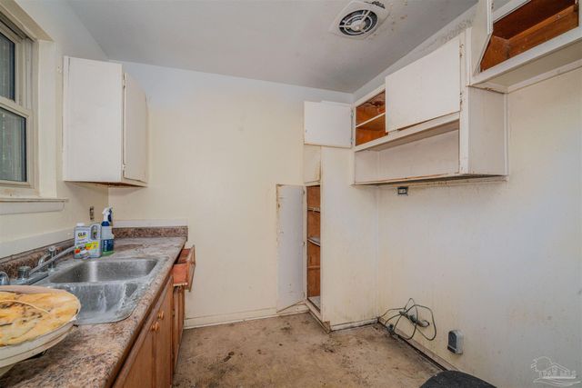 1111 Revere Dr, Pensacola, FL 32505