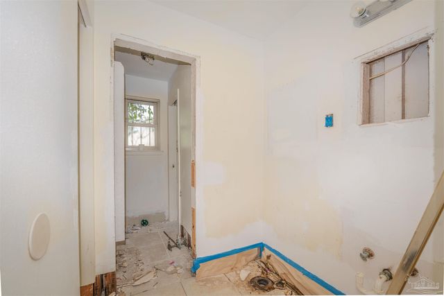 1111 Revere Dr, Pensacola, FL 32505