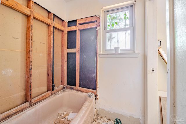 1111 Revere Dr, Pensacola, FL 32505