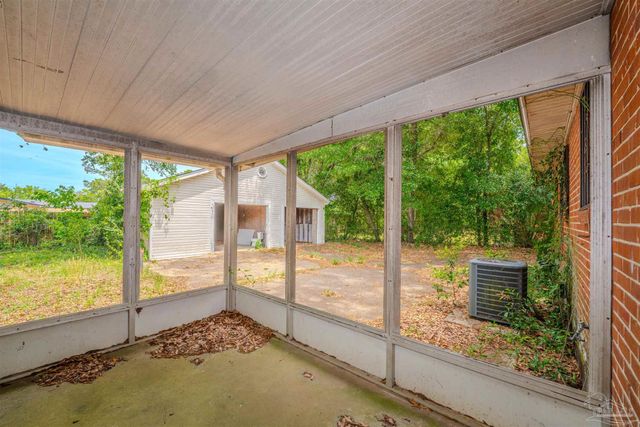 1111 Revere Dr, Pensacola, FL 32505