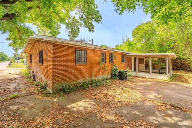 1111 Revere Dr, Pensacola, FL 32505