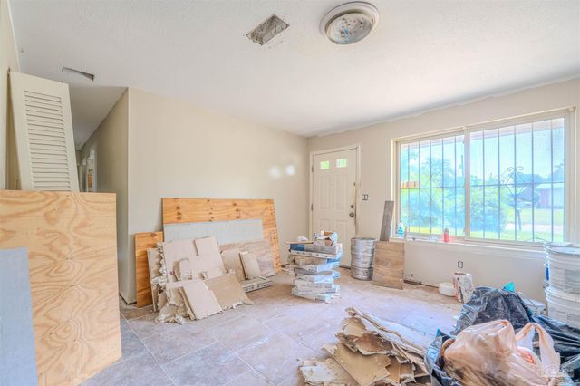 1111 Revere Dr, Pensacola, FL 32505
