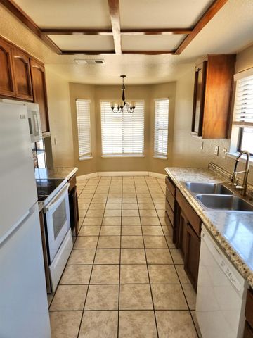 700 Lacross Ct, Modesto, CA 95351