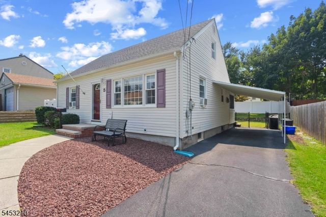 5 Sally St, Bloomingdale Boro, NJ 07403