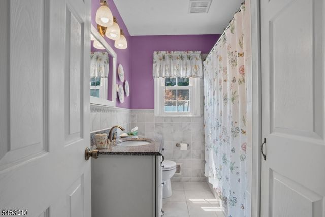 5 Sally St, Bloomingdale Boro, NJ 07403