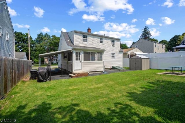 5 Sally St, Bloomingdale Boro, NJ 07403