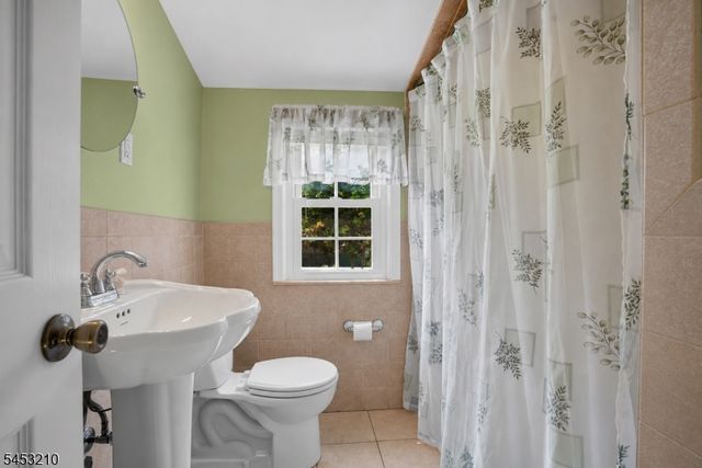 5 Sally St, Bloomingdale Boro, NJ 07403