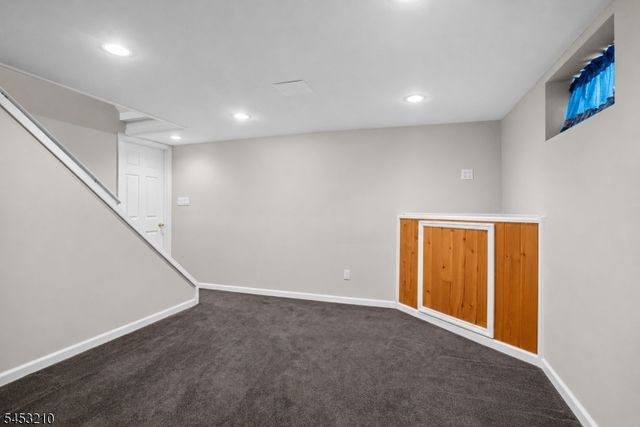 5 Sally St, Bloomingdale Boro, NJ 07403
