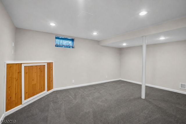 5 Sally St, Bloomingdale Boro, NJ 07403