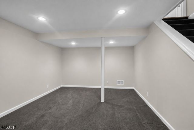 5 Sally St, Bloomingdale Boro, NJ 07403