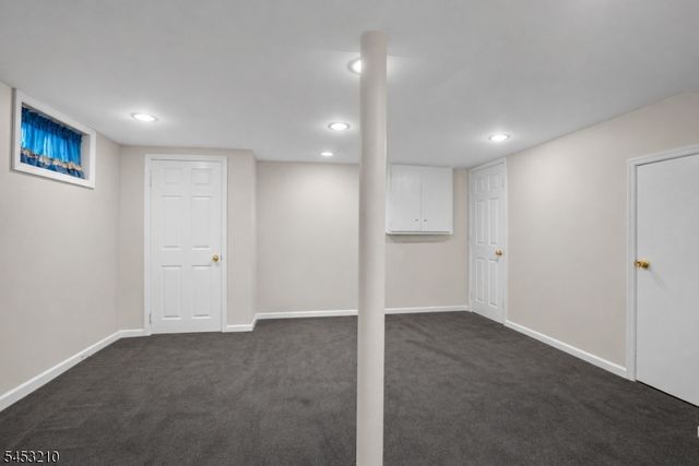 5 Sally St, Bloomingdale Boro, NJ 07403