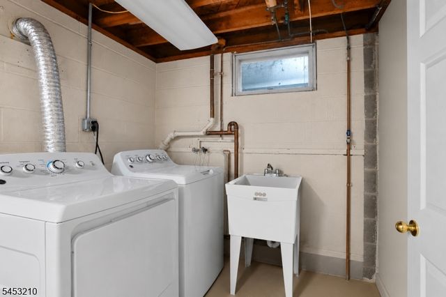 5 Sally St, Bloomingdale Boro, NJ 07403