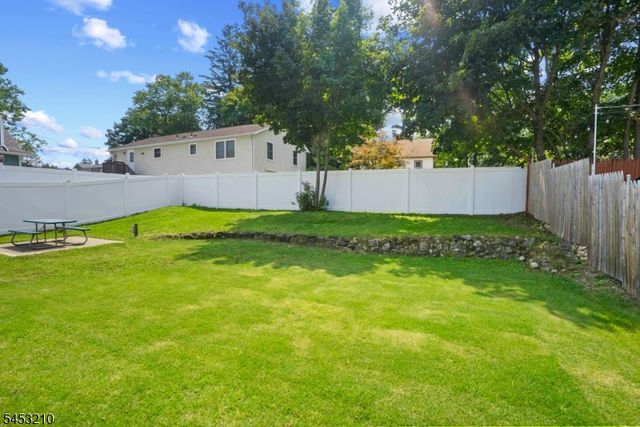 5 Sally St, Bloomingdale Boro, NJ 07403