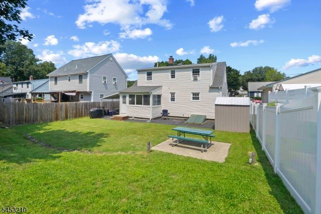 5 Sally St, Bloomingdale Boro, NJ 07403