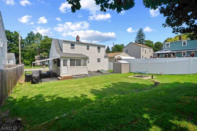 5 Sally St, Bloomingdale Boro, NJ 07403