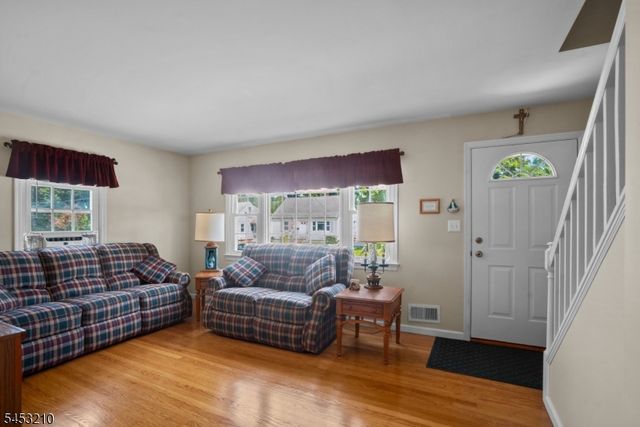 5 Sally St, Bloomingdale Boro, NJ 07403