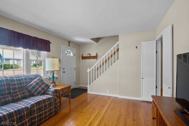 5 Sally St, Bloomingdale Boro, NJ 07403