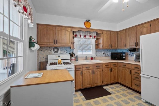 5 Sally St, Bloomingdale Boro, NJ 07403