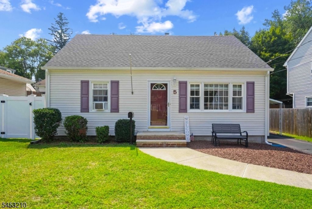 5 Sally St, Bloomingdale Boro, NJ 07403