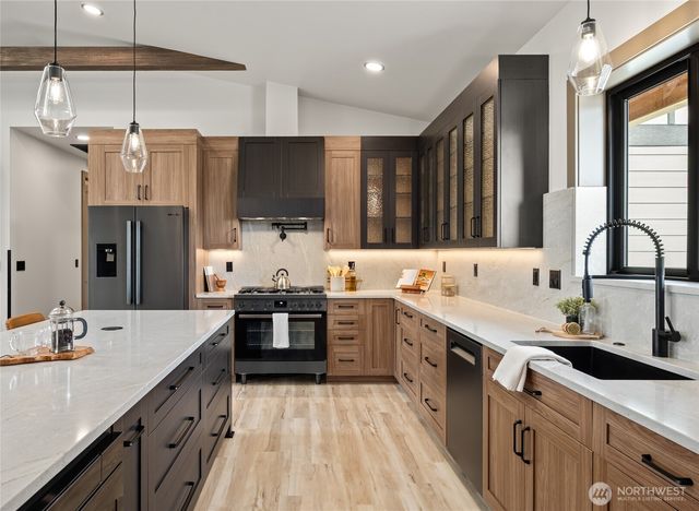 8227 Comox Road, Blaine, WA 98230