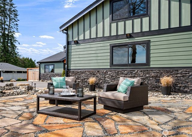 8227 Comox Road, Blaine, WA 98230