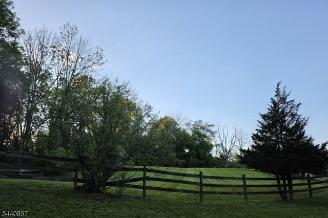 15 Plotts Rd, Hampton Twp., NJ 07860