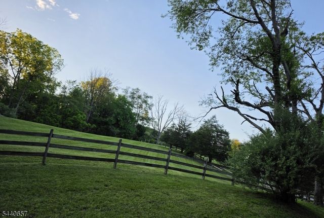 15 Plotts Rd, Hampton Twp., NJ 07860