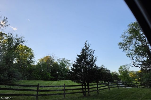 15 Plotts Rd, Hampton Twp., NJ 07860