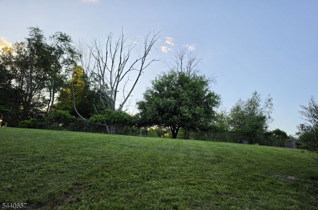 15 Plotts Rd, Hampton Twp., NJ 07860